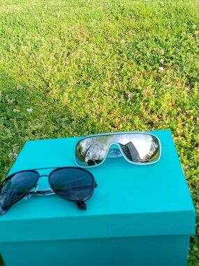 2 PR SUNGLASSES NEW IN PK HB